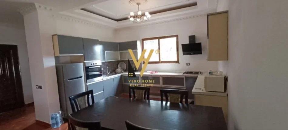 Tirane, jepet me qera shtepi 3+1+Ballkon Kati 2, 180 m² 600 € (ALI DEMI)