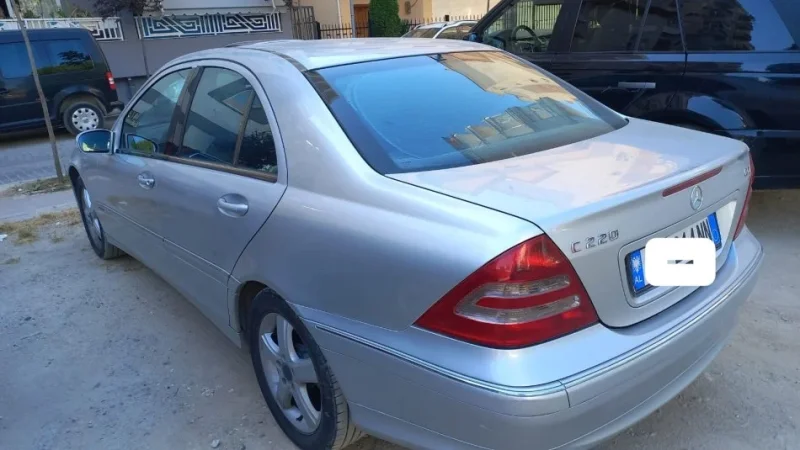 Tirane, shitet makine MB c-class cdi Nafte, gri metalizato, automat, Klima 3.200 €