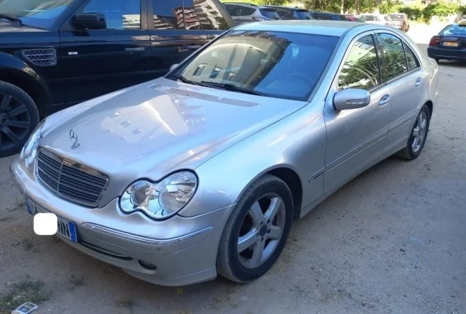 Tirane, shitet makine MB c-class cdi Nafte, gri metalizato, automat, Klima 3.200 €