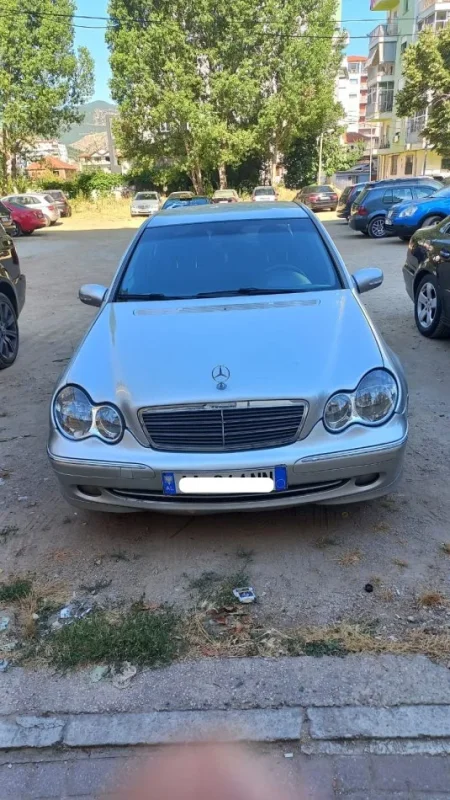 Tirane, shitet makine MB c-class cdi Nafte, gri metalizato, automat, Klima 3.200 €