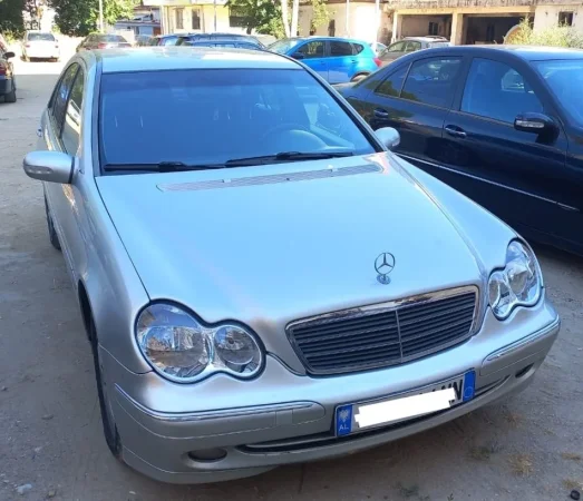 Tirane, shitet makine MB c-class cdi Nafte, gri metalizato, automat, Klima 3.200 €