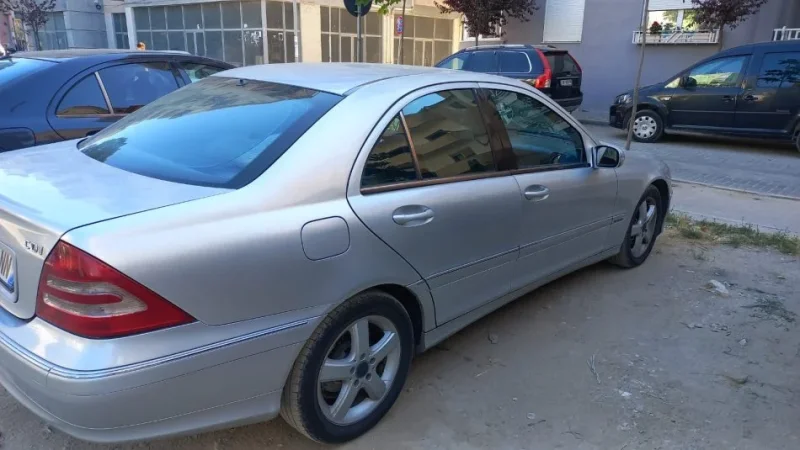 Tirane, shitet makine MB c-class cdi Nafte, gri metalizato, automat, Klima 3.200 €