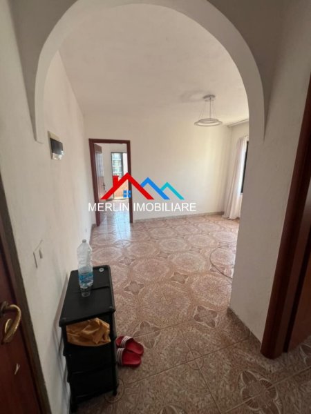 Tirane, jepet me qera apartament 1+1+Ballkon Kati 7, 60 m² 350 € (PALLATI ME SHIGJETA)
