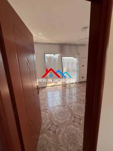 Tirane, jepet me qera apartament 1+1+Ballkon Kati 7, 60 m² 350 € (PALLATI ME SHIGJETA)