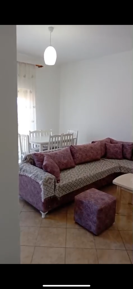 Tirane, jepet me qera apartament 1+1 Kati 3, 65 m² 280 € (Kombinat)