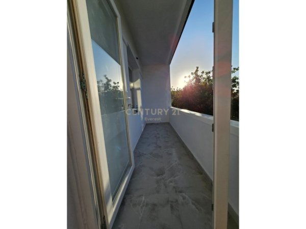 Tirane, shes apartament 1+1 Kati 5, 49 m² 137.000 € (Rruga e Kavajes)