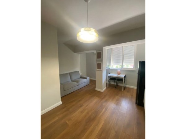 Tirane, jepet me qera apartament 1+1 Kati 3, 50 m² 400 € (Rruga Bardhyl)