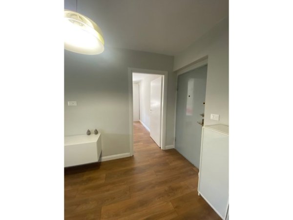 Tirane, jepet me qera apartament 1+1 Kati 3, 50 m² 400 € (Rruga Bardhyl)