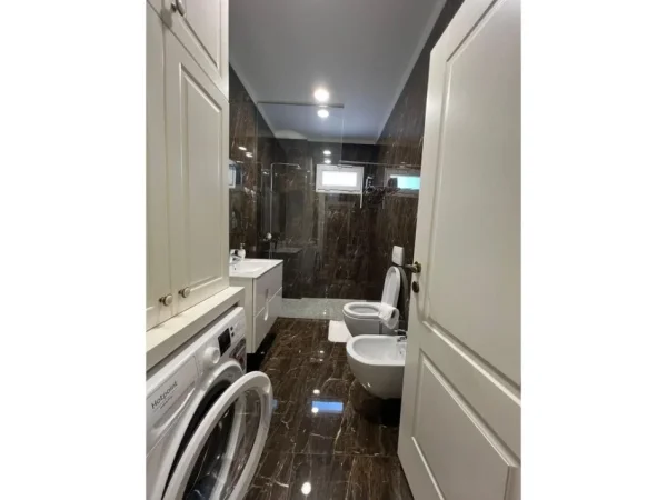 Tirane, shes apartament 2+1 Kati 3, 109 m² 270.000 € (Liqeni i Thate)