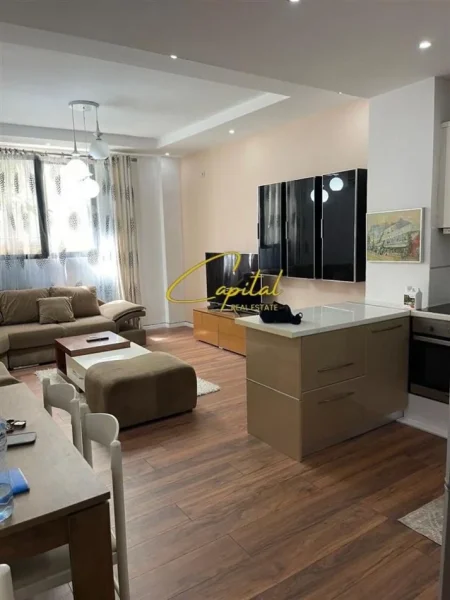 Tirane, jepet me qera apartament 2+1 Kati 1, 83 m² 500 € (KOPSHTI BOTANIK)