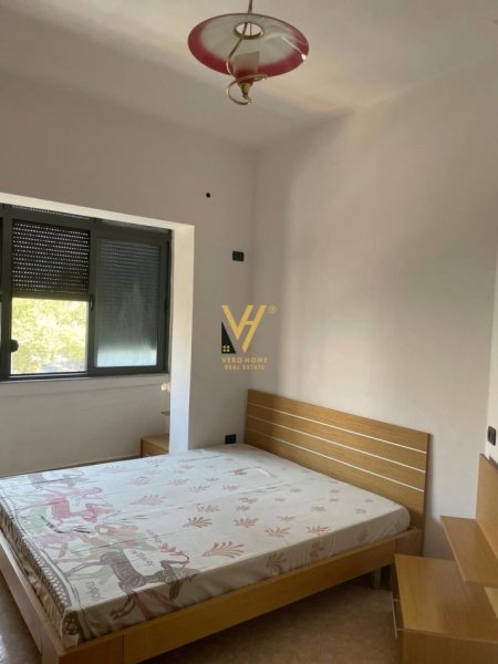 Tirane, jepet me qera apartament 1+1+Ballkon Kati 4, 65 m² 450 € (21 DHJETORI)