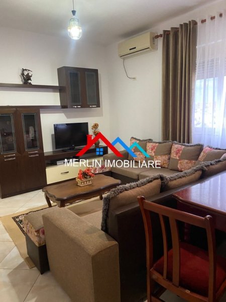 Tirane, jepet me qera apartament 1+1+Ballkon Kati 2, 65 m² 400 € (RRUGA QEMAL DRACINI)