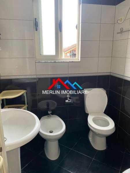 Tirane, jepet me qera apartament 1+1+Ballkon Kati 2, 65 m² 400 € (RRUGA QEMAL DRACINI)