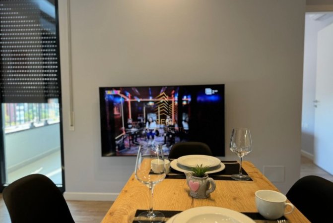 Tirane, jepet me qera apartament 3+1+Ballkon Kati 6, 60 m² 650 € (Rruga Karl Gega)