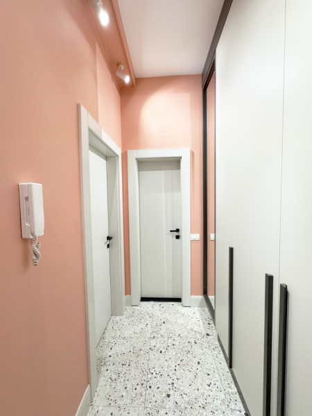 Tirane, jepet me qera apartament 1+1+Ballkon Kati 2, 47 m² 700 € (Rruga Hoxha Tahsim)