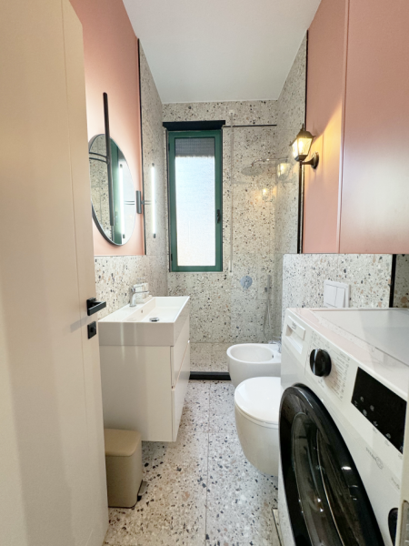 Tirane, jepet me qera apartament 1+1+Ballkon Kati 2, 47 m² 700 € (Rruga Hoxha Tahsim)