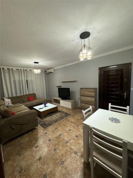 Tirane, jepet me qera apartament 2+1 Kati 4, 80 m² 500 € (IRFAN TOMINI)