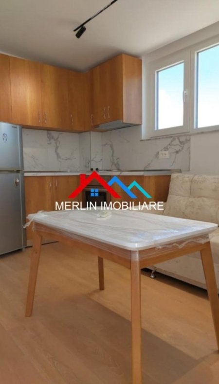 Tirane, jepet me qera apartament 1+1+Ballkon Kati 9, 74 m² 600 € (RRUGA FERIT XHAJKO)