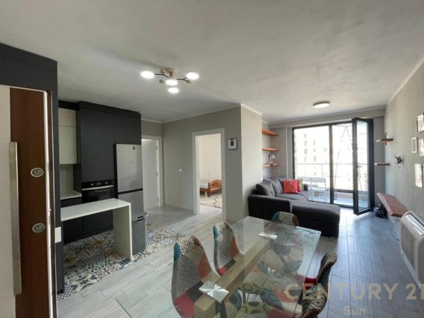 Tirane, jepet me qera apartament 3+1 Kati 10, 100 m² 700 € (ish Fusha e Aviacionit)