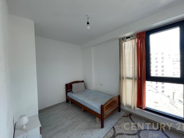 Tirane, jepet me qera apartament 3+1 Kati 10, 100 m² 700 € (ish Fusha e Aviacionit)