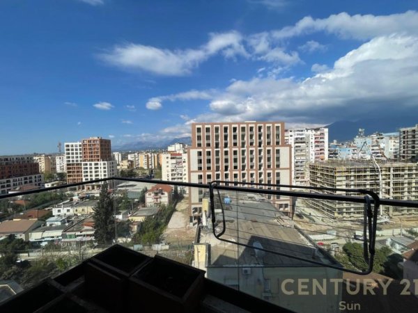 Tirane, jepet me qera apartament 3+1 Kati 10, 100 m² 700 € (ish Fusha e Aviacionit)
