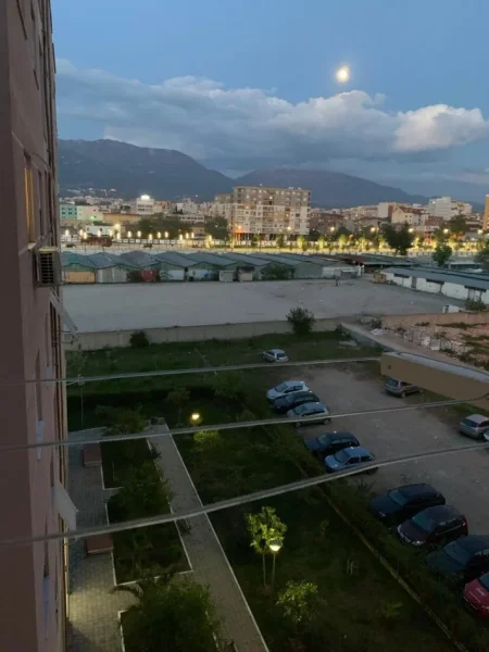 Tirane, shitet apartament 1+1+Ballkon Kati 4, 57 m² 113.000 € (Petrela)