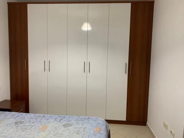 Tirane, shitet apartament 1+1+Ballkon Kati 4, 57 m² 113.000 € (Petrela)