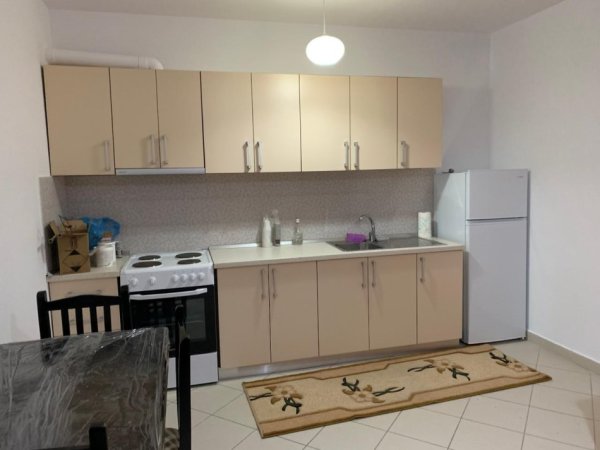 Tirane, shitet apartament 1+1+Ballkon Kati 4, 57 m² 113.000 € (Petrela)