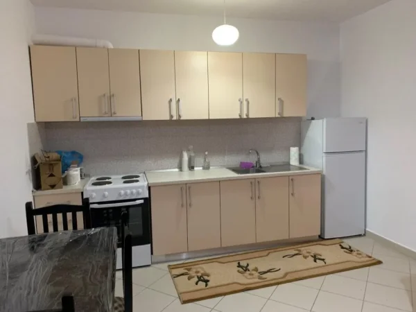 Tirane, shitet apartament 1+1+Ballkon Kati 4, 57 m² 113.000 € (Petrela)