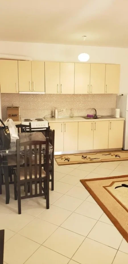 Tirane, shitet apartament 1+1+Ballkon Kati 4, 57 m² 113.000 € (Petrela)