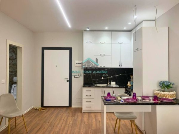 Vlore, jepet me qera 1+1+Ballkon Kati 2, 93 m² 500 € (Rruga e Cipajve)