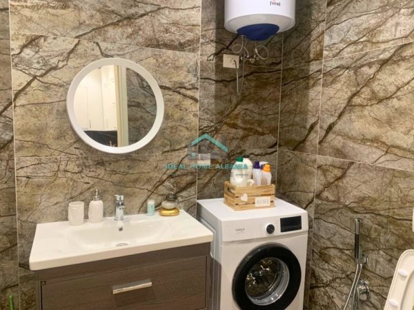 Vlore, jepet me qera 1+1+Ballkon Kati 2, 93 m² 500 € (Rruga e Cipajve)