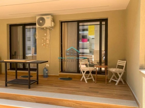 Vlore, jepet me qera 1+1+Ballkon Kati 2, 93 m² 500 € (Rruga e Cipajve)