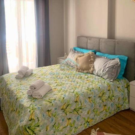 Vlore, jepet me qera 1+1+Ballkon Kati 2, 93 m² 500 € (Rruga e Cipajve)