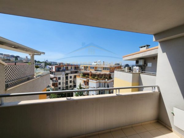 Tirane, jepet me qera apartament 3+1 Kati 5, 146 m² 1.100 € (Liqeni i Thate)