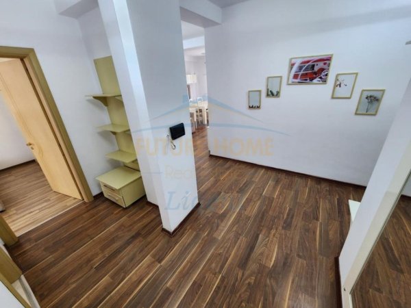 Tirane, jepet me qera apartament 3+1 Kati 5, 146 m² 1.100 € (Liqeni i Thate)