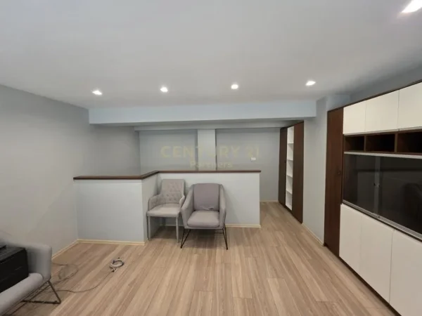 Tirane, jepet me qera ambjent biznesi , 46 m² 800 € 