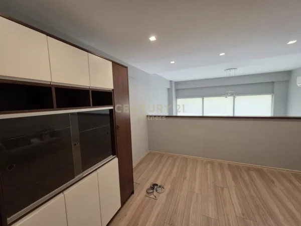 Tirane, jepet me qera ambjent biznesi , 46 m² 800 € 