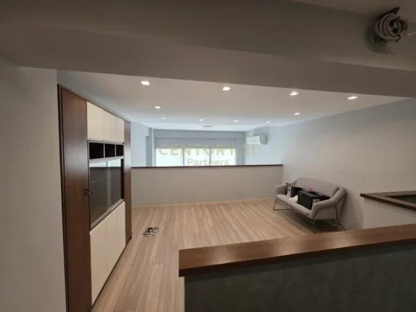 Tirane, jepet me qera ambjent biznesi , 46 m² 800 € 