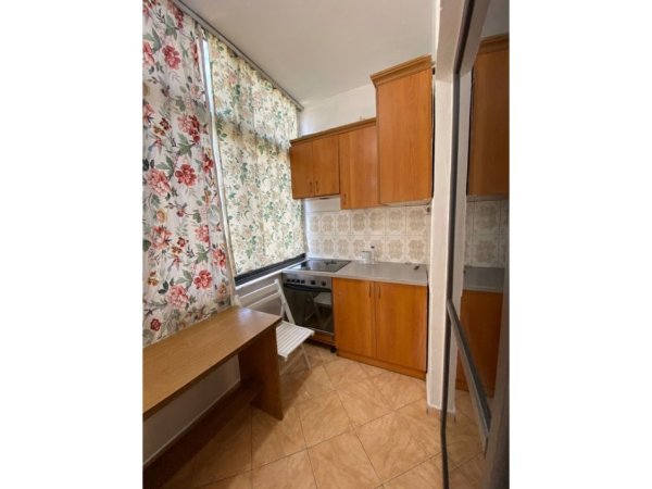 Tirane, jepet me qera apartament 1+1 Kati 5, 70 m² 450 € (Parku i Autobuzave)
