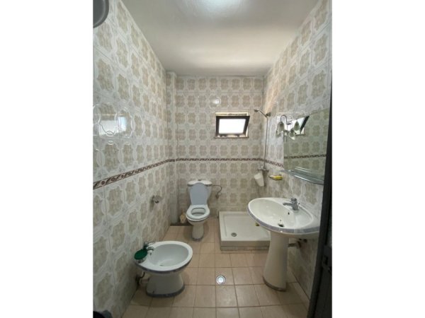 Tirane, jepet me qera apartament 1+1 Kati 5, 70 m² 450 € (Parku i Autobuzave)