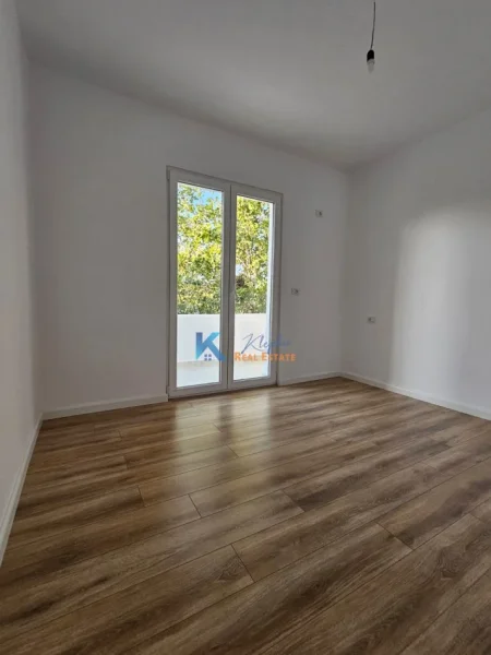 Tirane, shitet apartament 2+1+Ballkon Kati 5, 66 m² 173.000 € (Rruga e Kavajes, afer Xhamise)