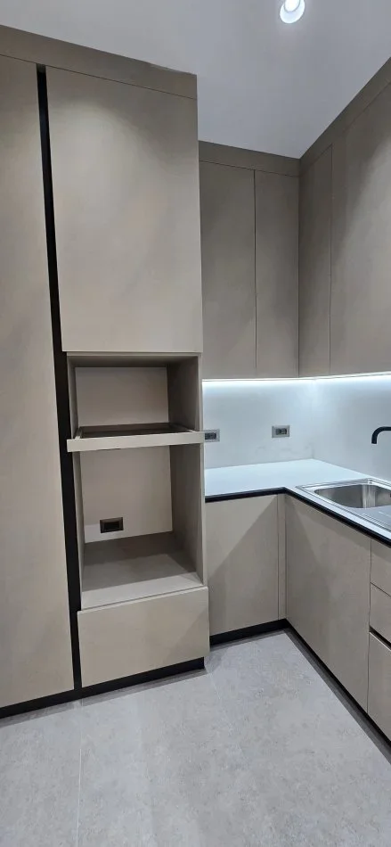 Tirane, shitet apartament 4+1+Ballkon Kati 2, 106 m² (tek kompleksi ASL)