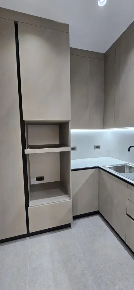 Tirane, shitet apartament 4+1+Ballkon Kati 2, 106 m² (tek kompleksi ASL)
