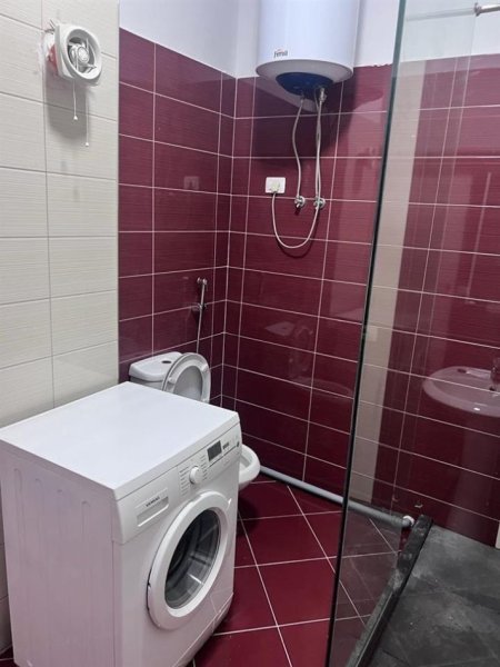 Tirane, jepet me qera apartament 2+1 Kati 5, 88 m² 450 € (FRESKU)
