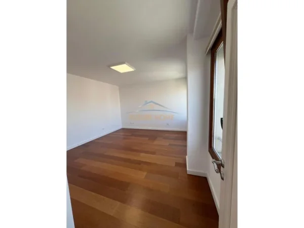 Tirane, jap me qera zyre Kati 8, 139 m² 2.200 € 