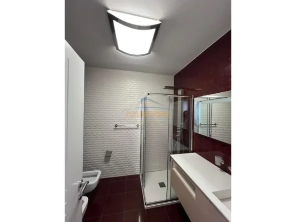 Tirane, jap me qera ambjent biznesi Kati 4, 152 m² 2.350 € 