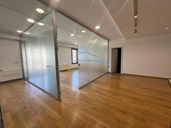 Tirane, jap me qera ambjent biznesi Kati 4, 152 m² 2.350 € 