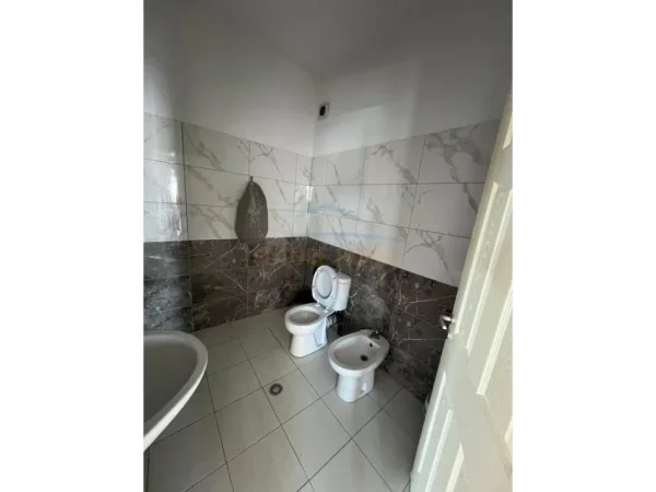 Tirane, jap me qera apartament 2+1+Ballkon Kati 2, 112 m² 450 € 