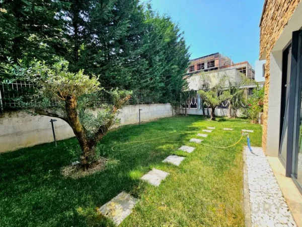 Tirane, shitet Vile 4+1 , 404 m² 780.000 € 